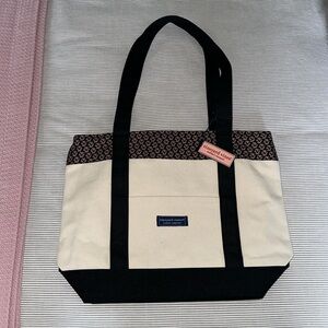 NWT Vineyard Vines Boston College tote bag